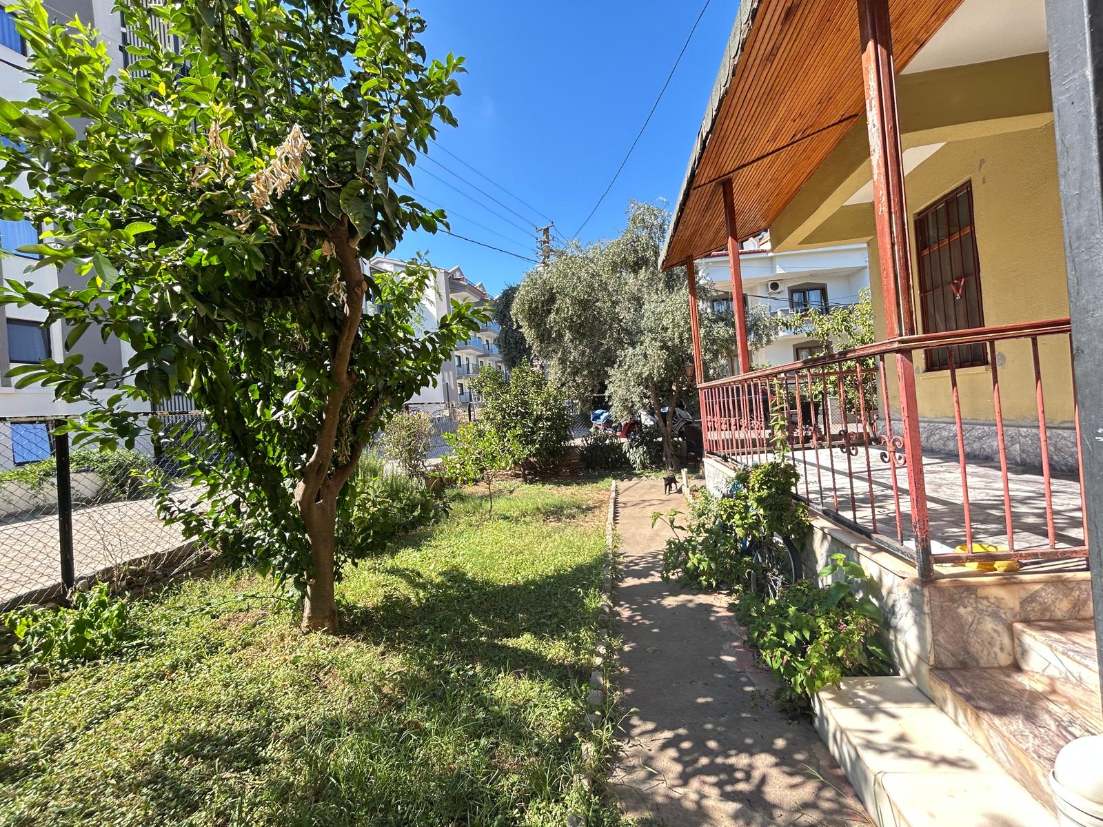 MARMARİS ARMUTALANDA KÖŞE KONUM BAHÇELİ SATILIK 3+1 TRİBLEKS VİLLA